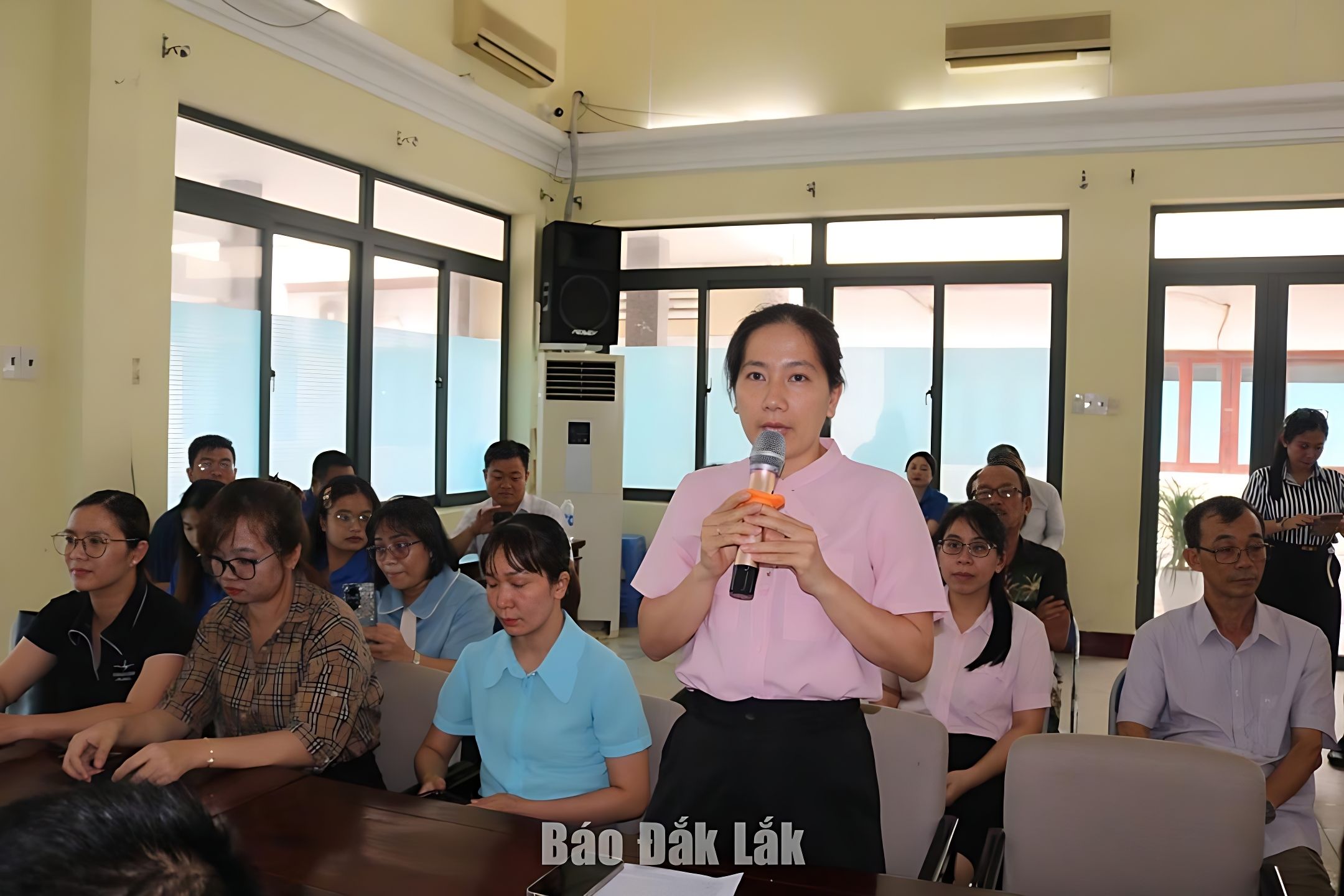 Cử tri kiến nghị quan tâm đến cán bộ trẻ 3